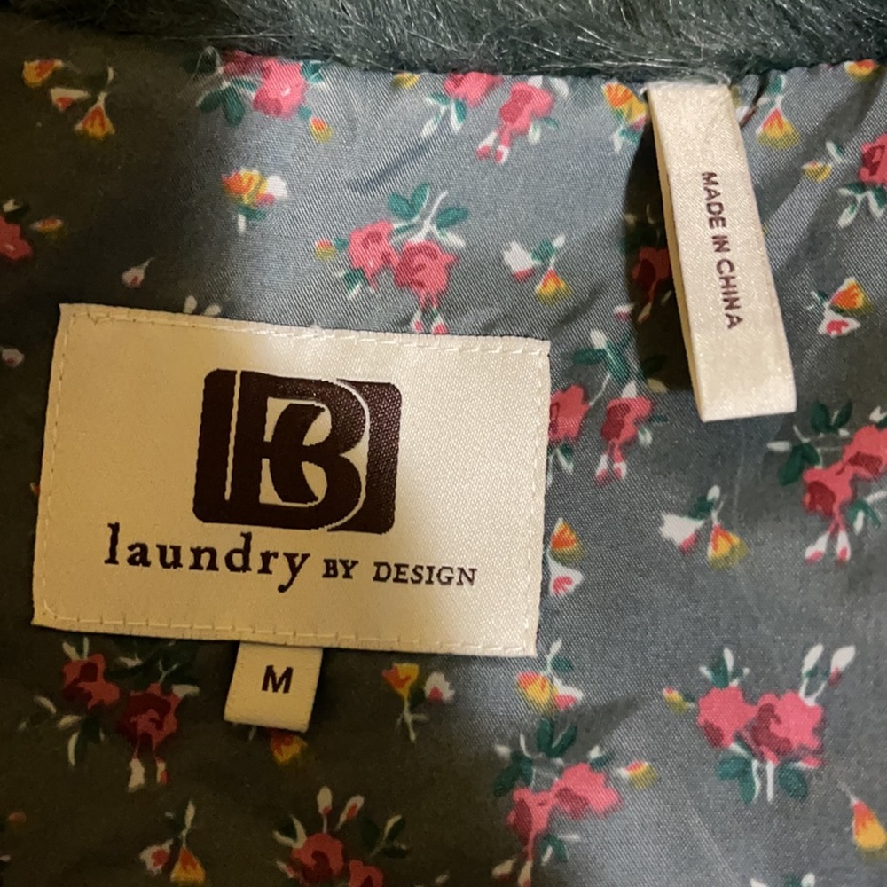 Vests - Picture 5 of 6